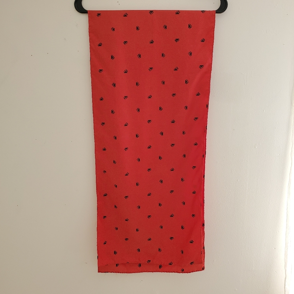 80s Vintage Red & Black Triangle Pattern Silk Scarf - Picture 5 of 6